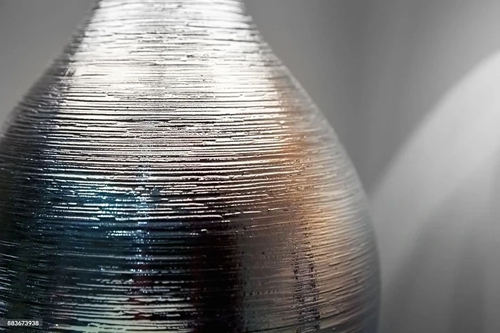 Metallische Oberfläche eines 3D-gedruckten Bauteils